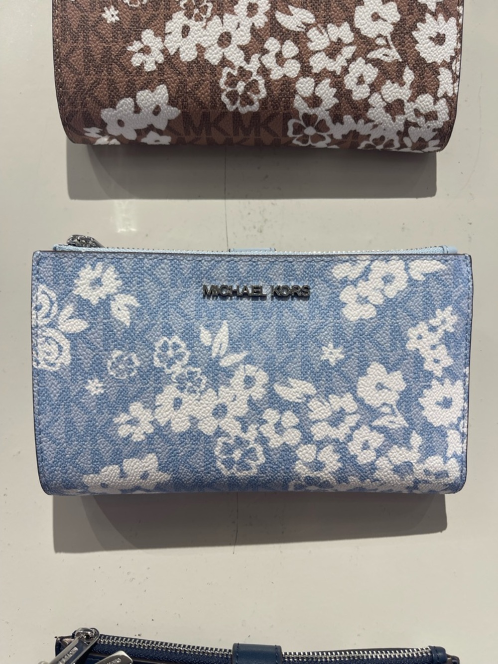 MICHAEL KORS JST Lg Double Zip Printed Signature Logo Wristlet
Pale Ocean 
NWT - Picture 9 of 16